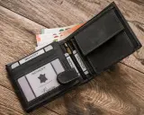 Ciemnoszary portfel wędkarski z miejscem na karty i banknoty, wykonany z prawdziwej skóry.