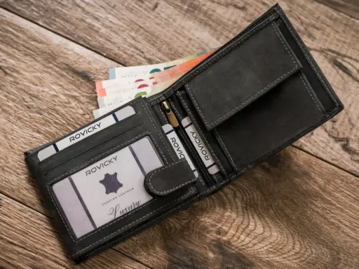 Ciemnoszary portfel wędkarski z miejscem na karty i banknoty, wykonany z prawdziwej skóry.